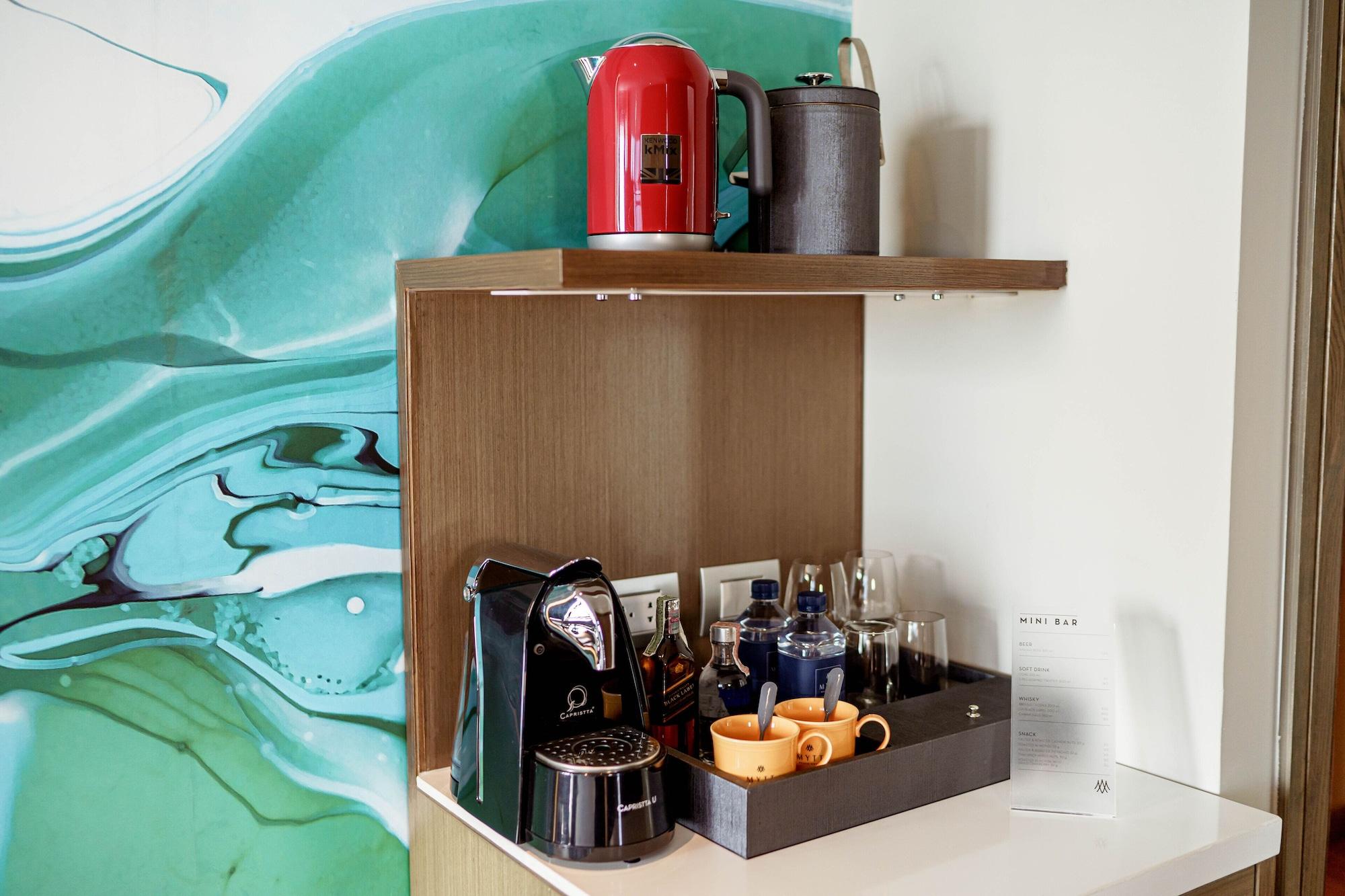 Mytt Hotel Pattaya - Sha Extra Plus Extérieur photo A coffee station in a hotel room