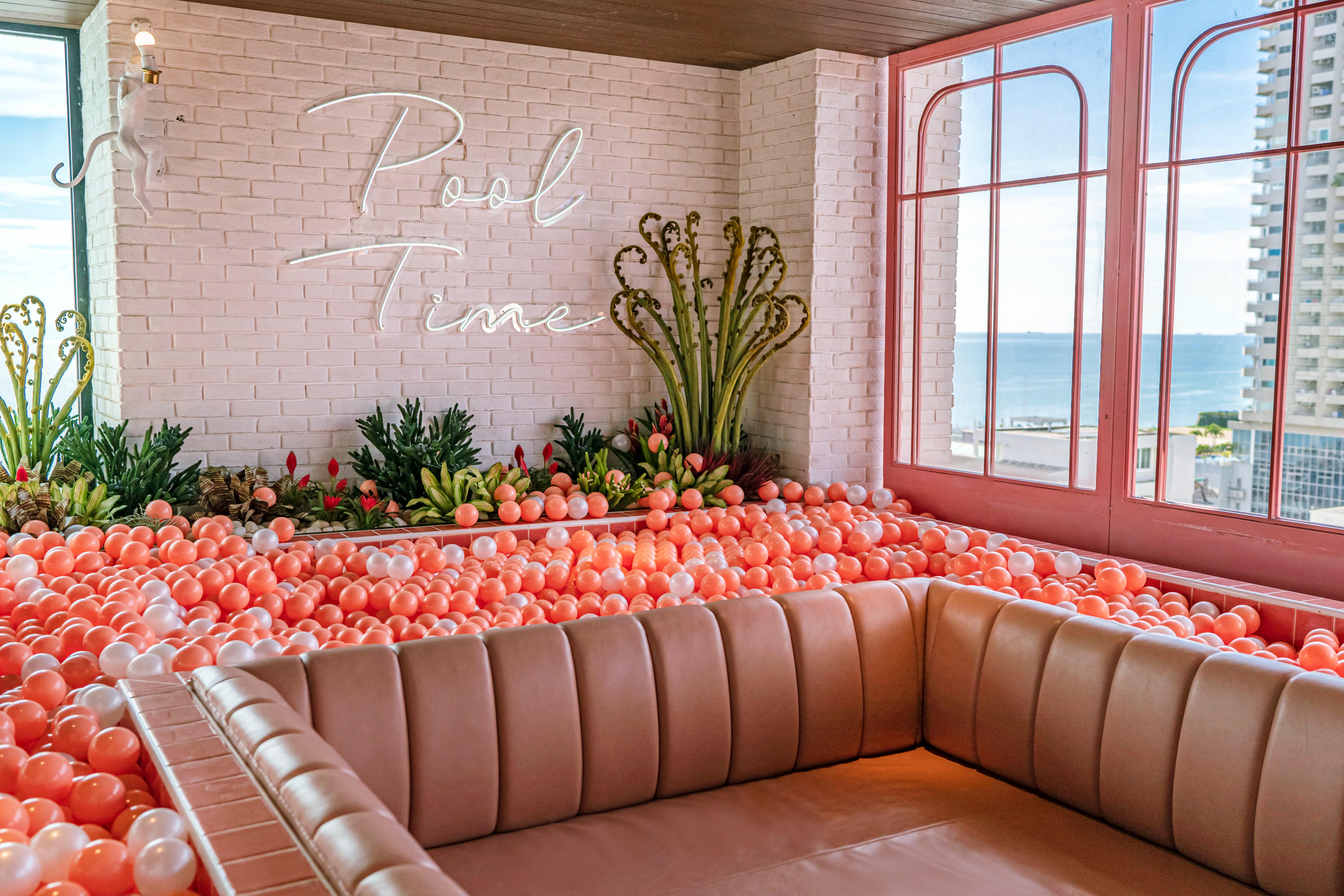 Mytt Hotel Pattaya - Sha Extra Plus Extérieur photo Ball pit at the pool